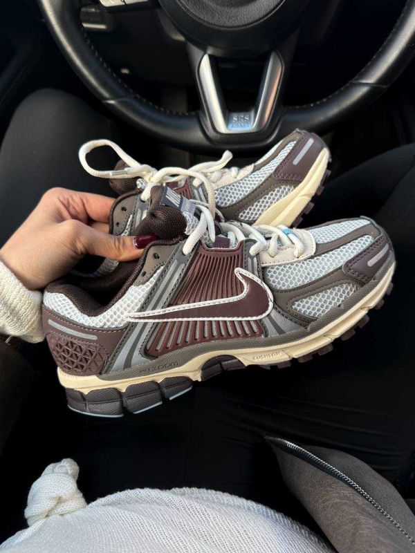 Nike Zoom Vomero 5 Brown