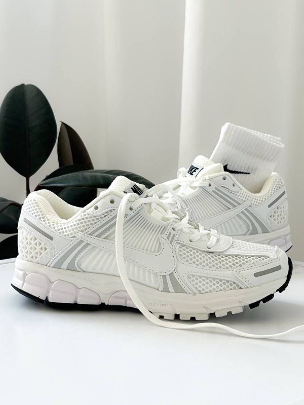 Nike Zoom Vomero 5 White