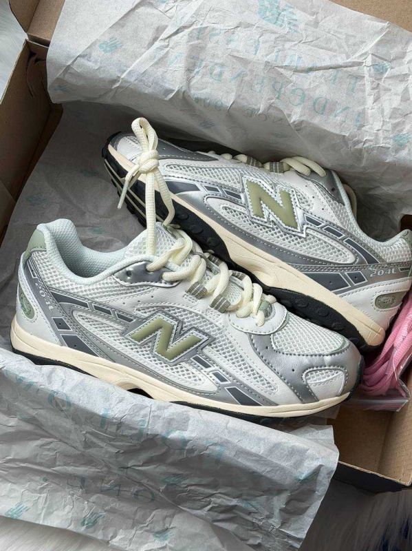 New Balance 204L White/Metallic/Beige
