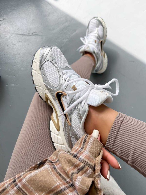 Nike V5 Rnr Zoom Vomero 5 Silver/Gold
