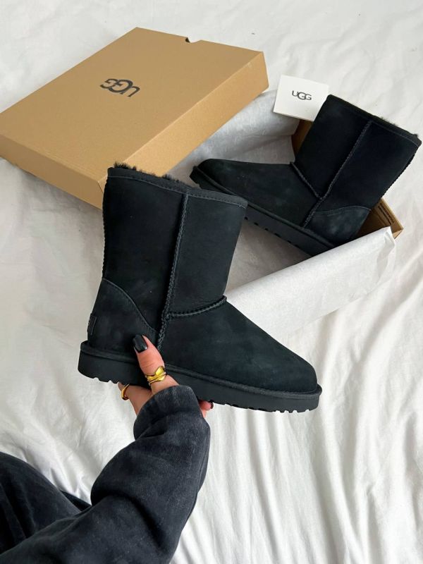 UGG Classic Short Black