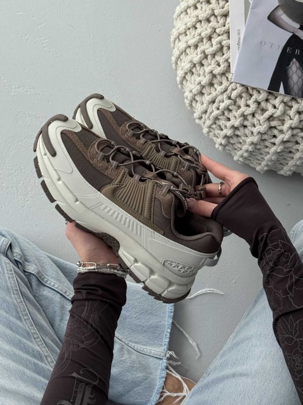 Nike Zoom Vomero 5 Roam Light Bone/ Mink Brown-Court Purple
