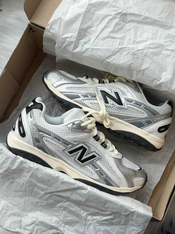 New Balance 204L White/Metallic/Black